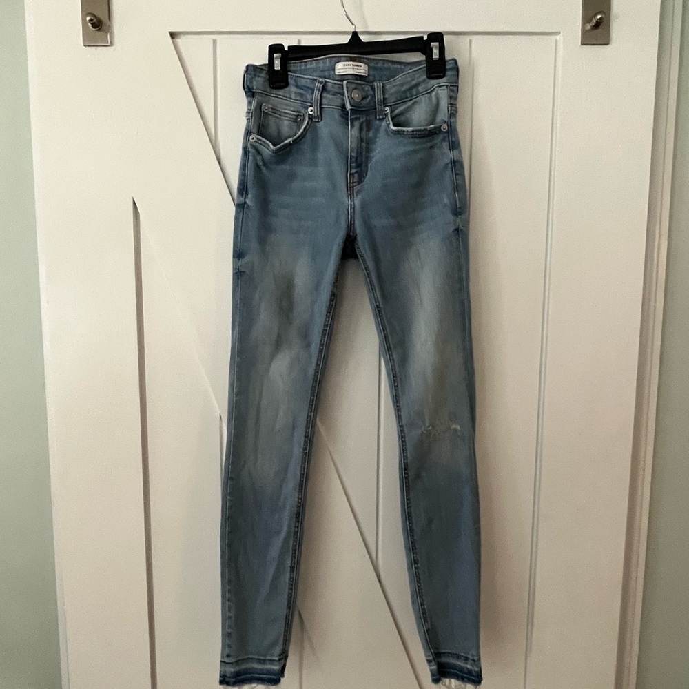 Zara woman  jeans frayed hem distressed